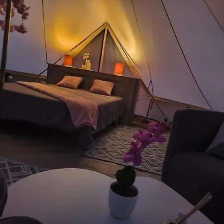 Tente Avec Jacuzzi Privatif Luxury tent Lapalisse